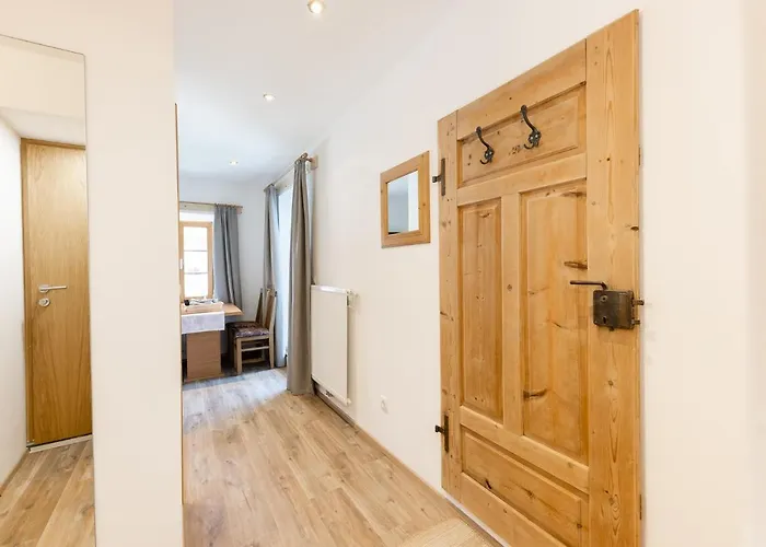 Schloegler's Apartmenthaus *